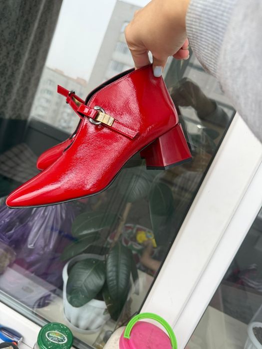 Красный туфли удобные