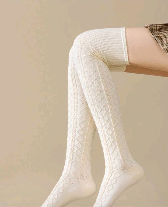 Дълги чорапи над коляното