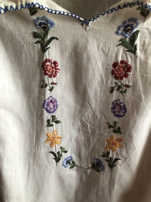 Ie Românească Autentică - Cusuta MANUAL pe Pânză de Bumbac