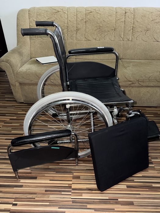 Scaun rulant pliabil dizabilitati handicap batrani