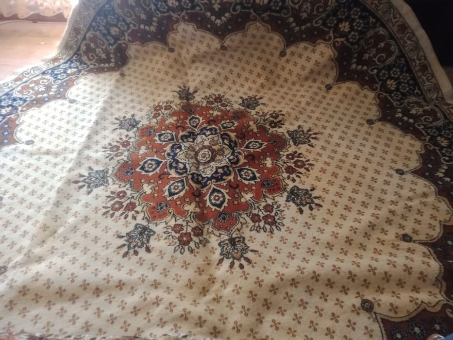 Шерстенной ковер