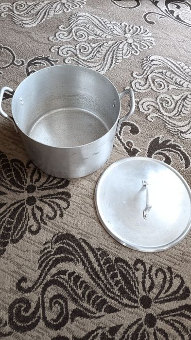 Продам кастрюлю 20 литров