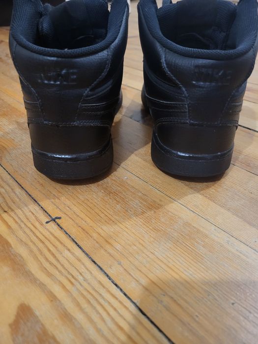 NIKE courd vision mid