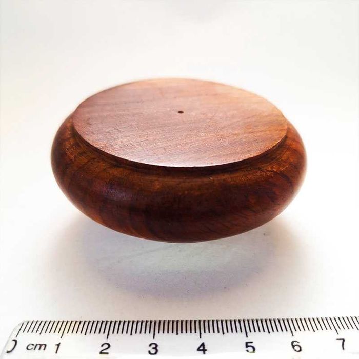 Компас с дървен корпус и античен дизайн