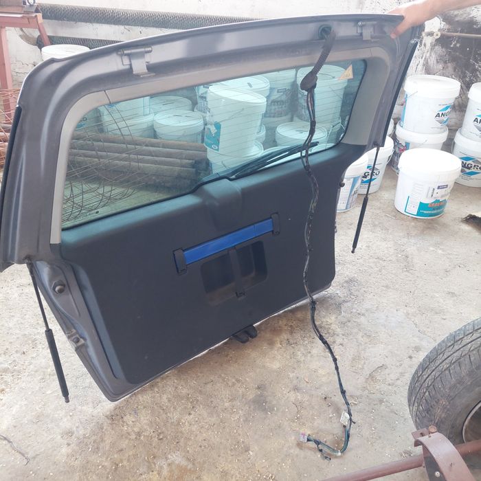 Продавам Опел Зафира 1.6 150к.с фабричен метан на части