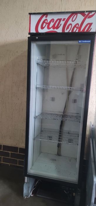 Витрина Холодильник продаётся