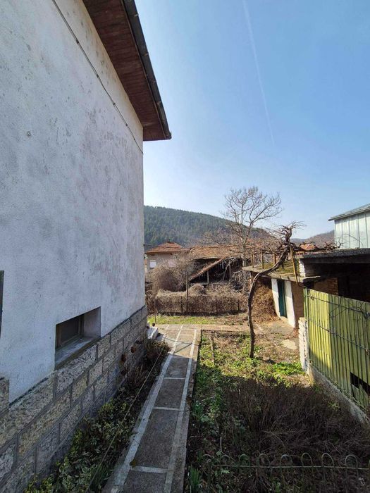 Къща в Тетевенски Балкан / с.Гложене/ !