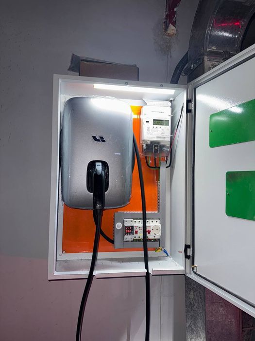 Установка зарядное устройство для Электромобилей.
7квт зарядка установ
