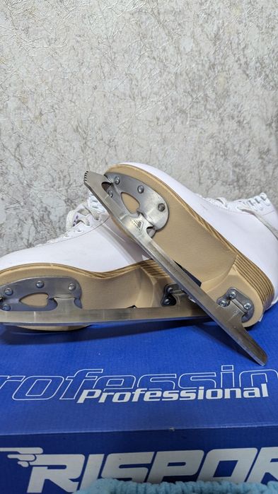 Продам коньки детские