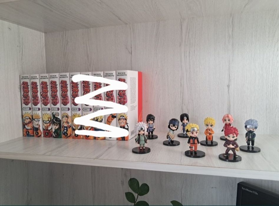 Продам книги о Наруто и фигурки