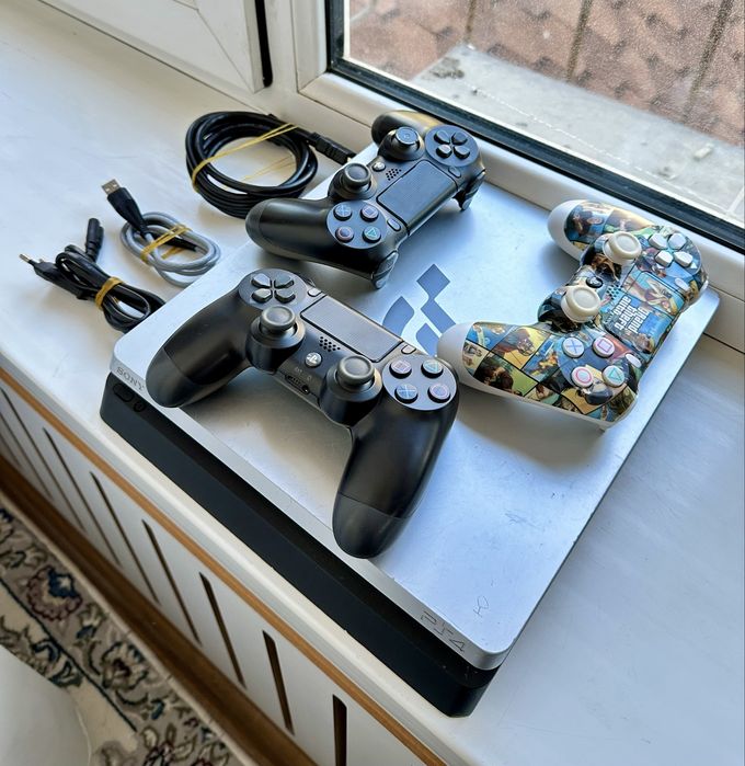 PlayStation 4 Slim 1TB Gold Hen