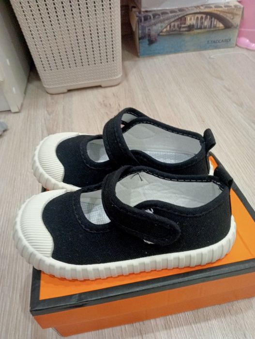 Продам обувь на девочку