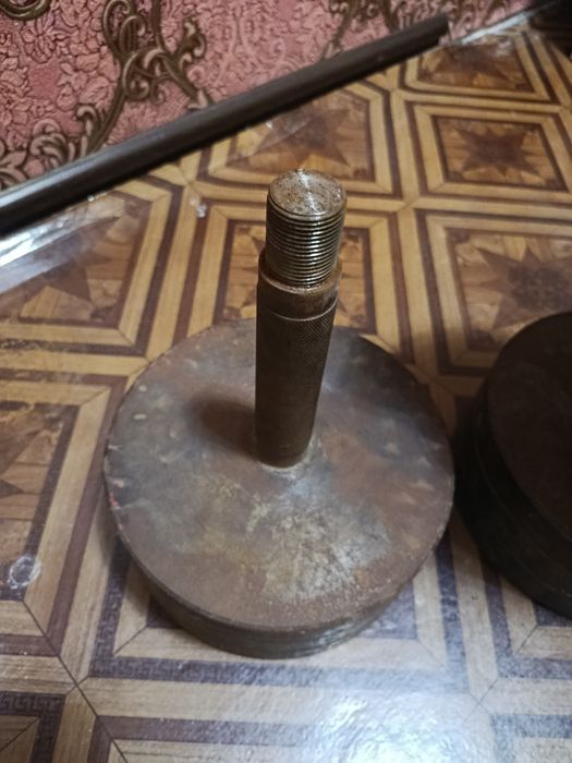 Гантел сотилади 2та дона хар биттаси 32 дан обший 64кг нержавейка.