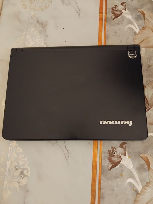 Lenovo S10e – Mini Laptop Compact, Ideal pentru Școală / Filme / Internet
