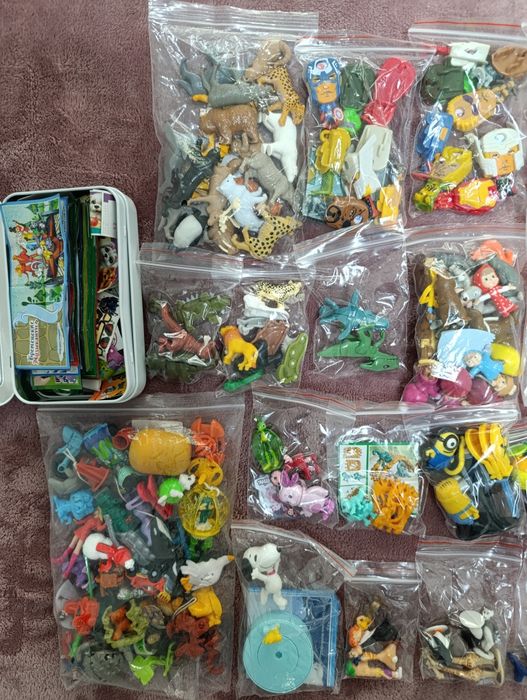 Продам коробку с киндерами