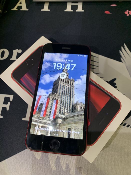 продам iPhone se 2020