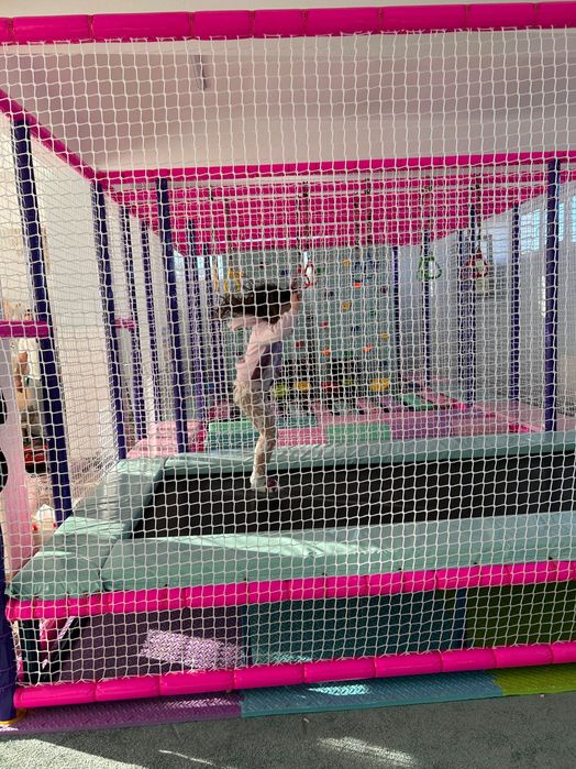 Loc de Joacă modular interior cu obstacole și trambulină-stare f bună