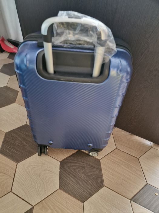 Новый чемодан размер S