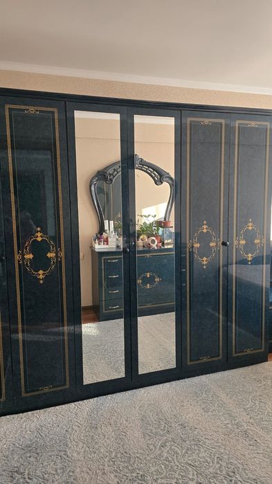 Продается спальный гарнитур