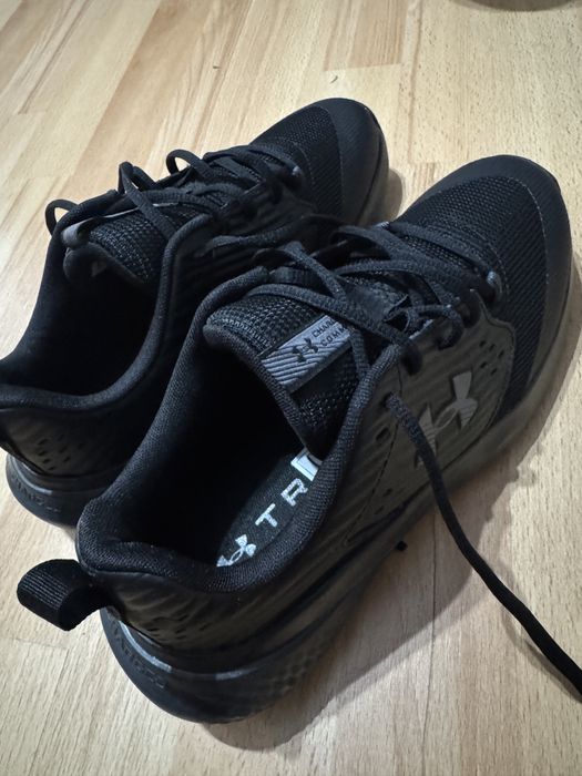 Adidasi Under Armour Commit