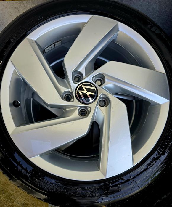 Vand jante ORIGINALE VW Golf 8,GTI,GTE cu anvelope 225 45 17  !
