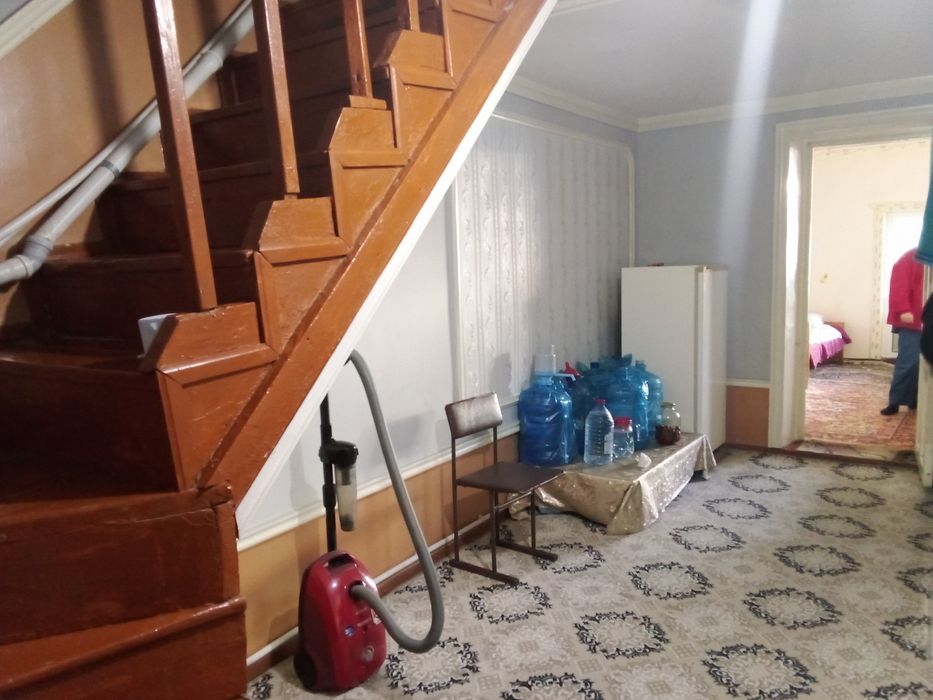 Uy sotiladi barcha qulayliklarga ega