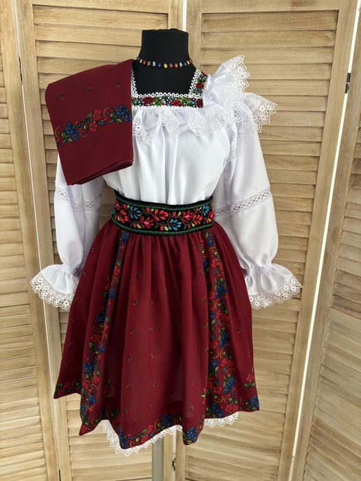 Costum popular pentru femei de Maramures complet