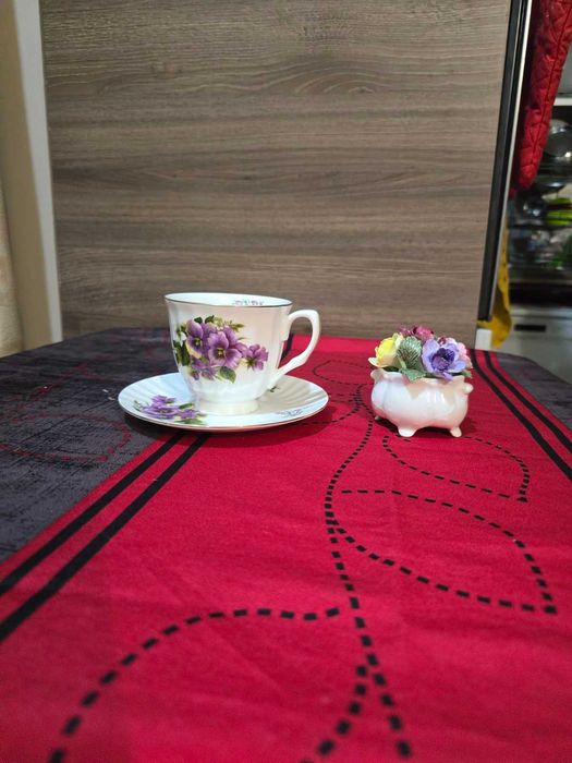 Порцеланови двойни сетове с месеци