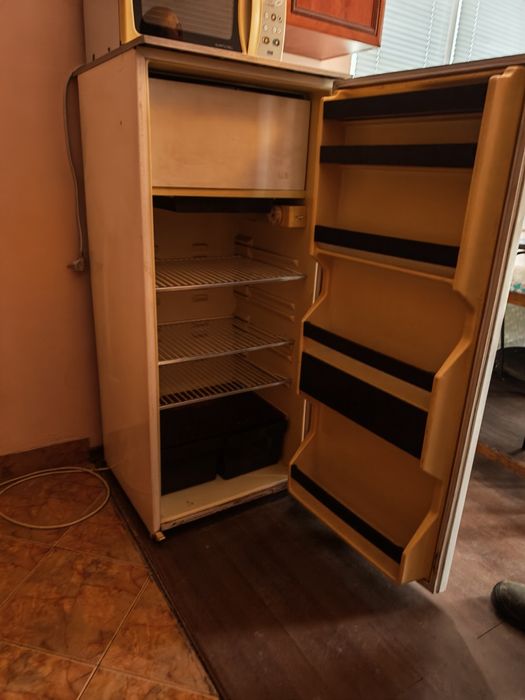 Хладилник МРАЗ .