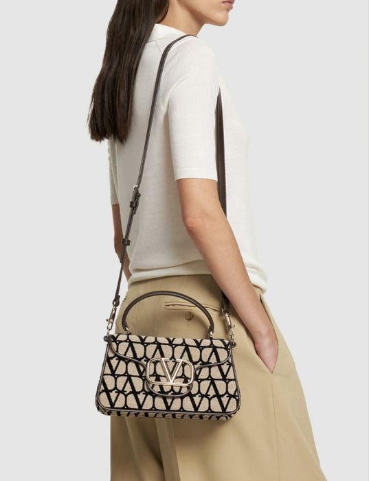 VALENTINO GARAVANI Оригинална Чанта, купена 4620лв, продава се 2069лв