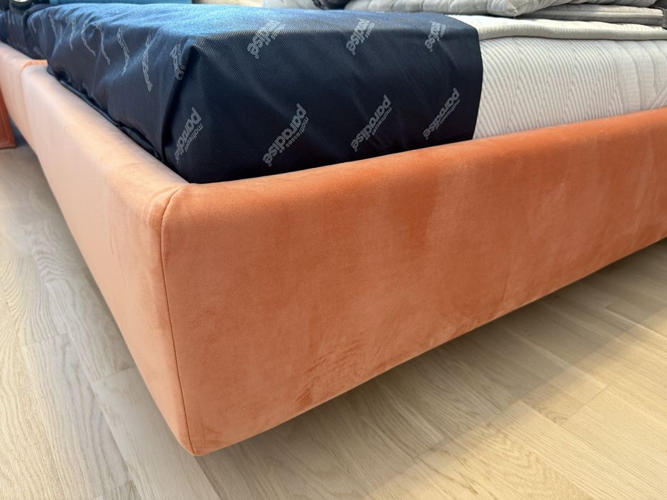 Нови две легла с матраци и нощно шкафче велур