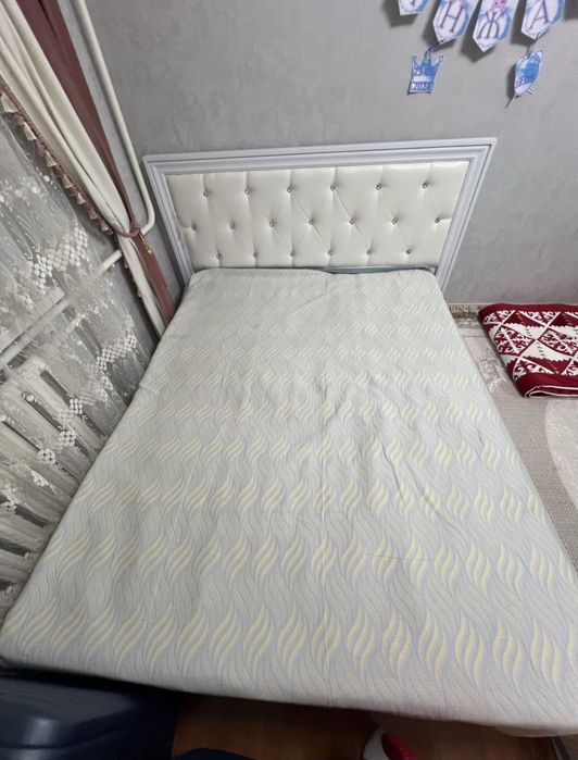 Спальный кровать