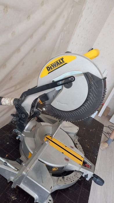 Установка плинтуса укладка ламинат молдинг