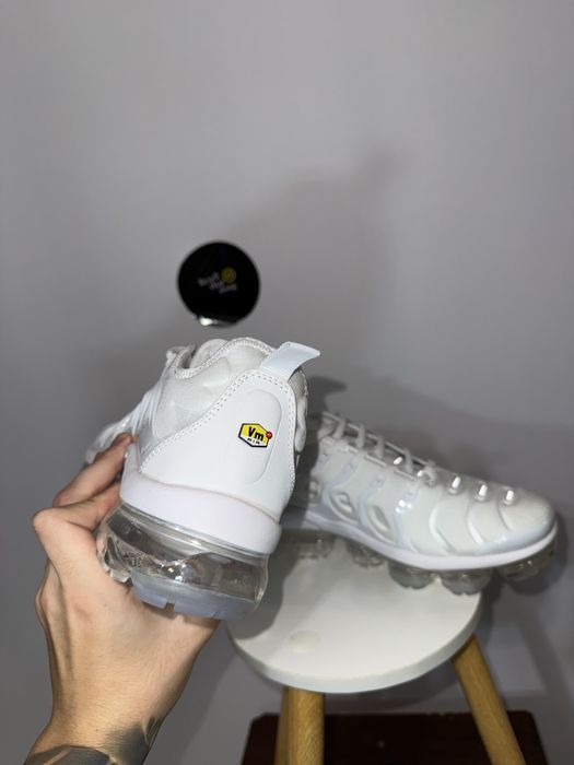 Adidasi Nike vapormax albi marimea 42 (jordan,af,j4)