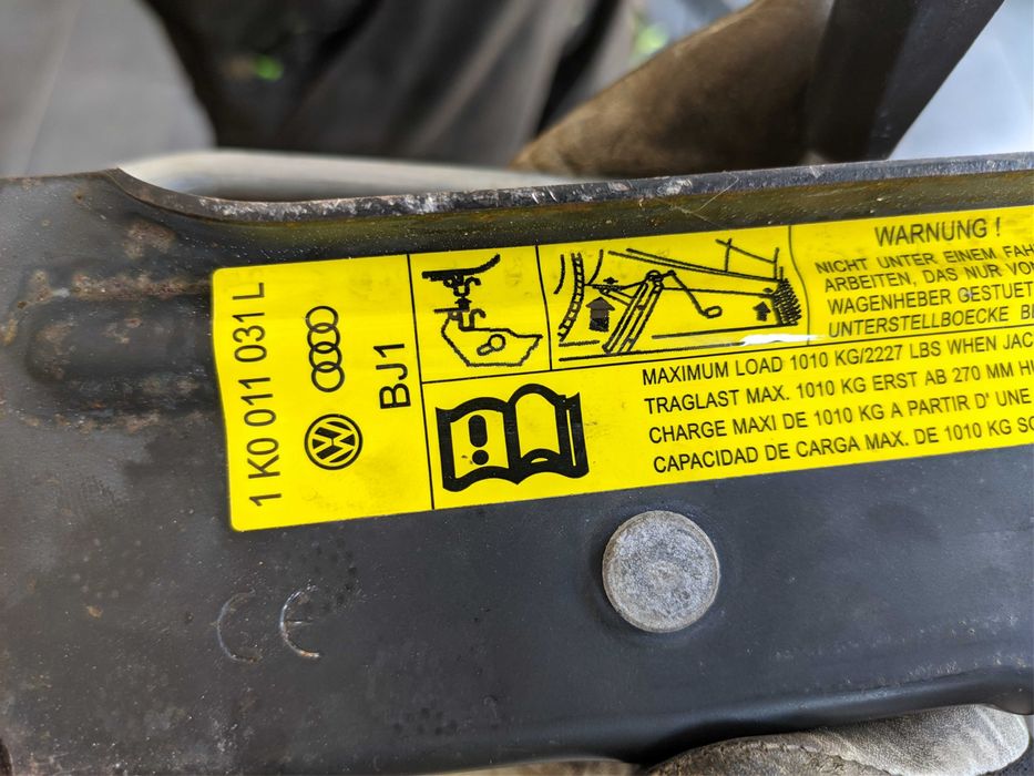 Комплект  Крик, ключ, кука - без гума - Volkswagen, Audi, Skoda, Seat