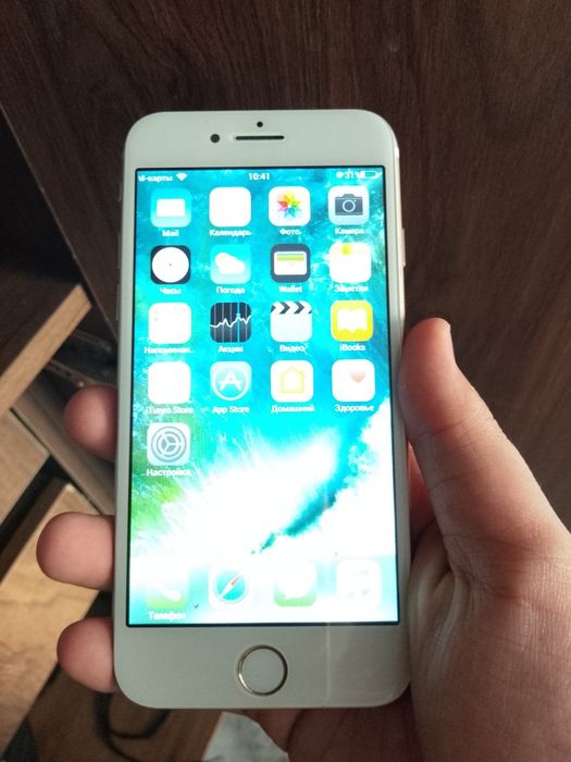 iPhone 7 в хорошем состоянии