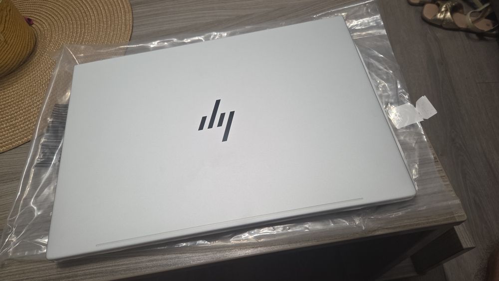 Laptop Hp elitebook 8 g1a 16 cu AI  schimb cu  foto sau telefon
