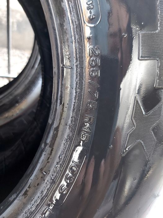 Автошины 235/75/15. Мишлен. 2 шт