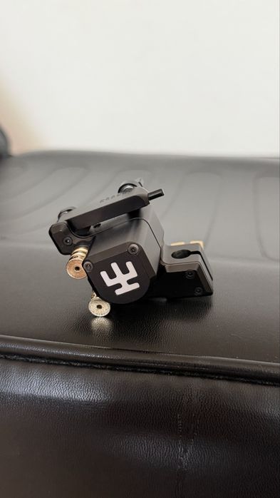 Vand 3 aparate de tatuat + 2 surse wireless