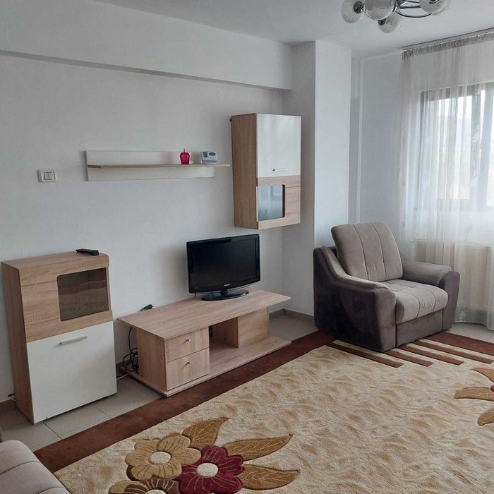 Proprietar,  ofer spre închiriere apartament cu 2 camere decomandate .