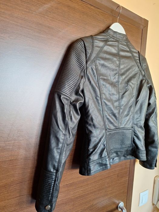 Дамско кожено яке размер S