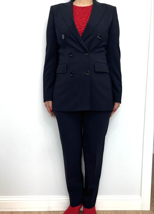 Женский брючный костюм