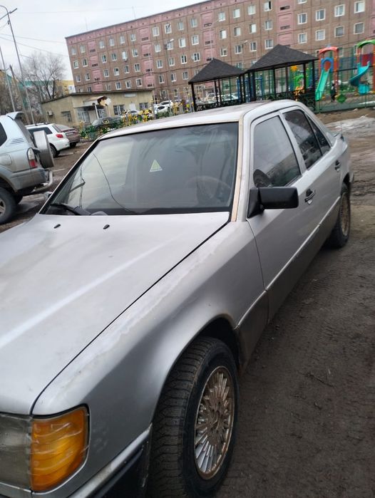 Мерседес 124 на ходу