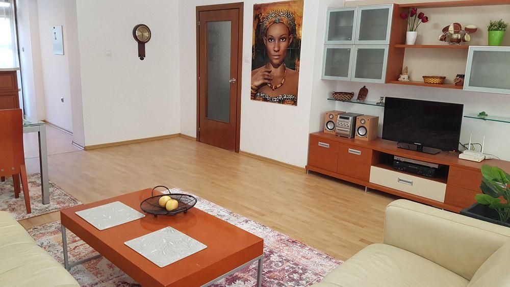 Дава се под наем Тристаен апартамент в Варна, Спортна зала - 85 кв.м за 700 € - Снимка #1