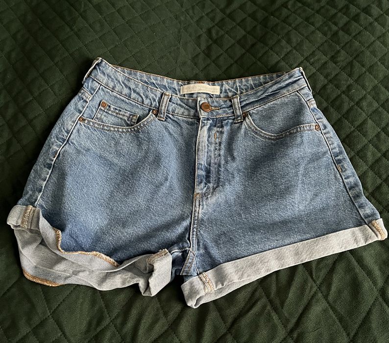 Blugi scurti Bershka de dama marimea 36