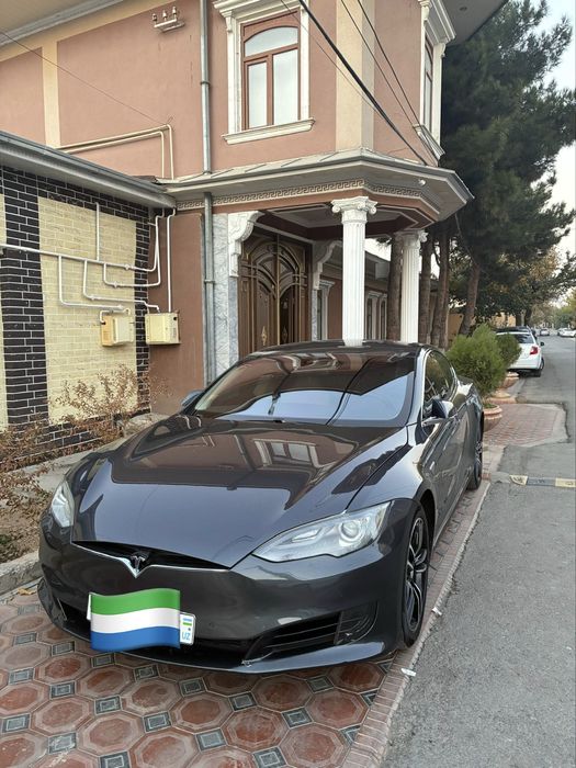 Tesla model S 2015