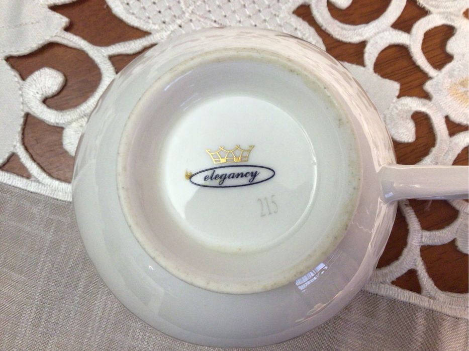 Сервизы, чайные наборы.