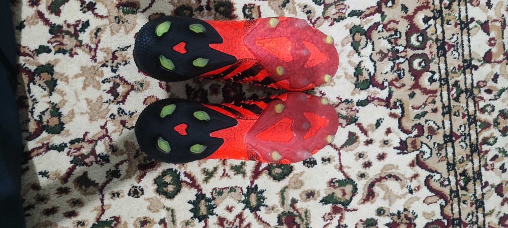 Продам  бутсы  адидас предаторы