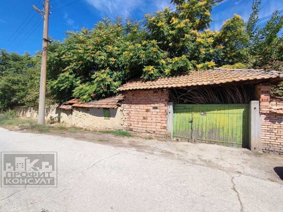 Масивна къща за продажба в с. Овча Могила