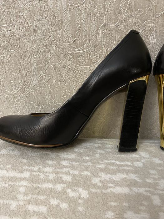 Продам туфли на каблуке